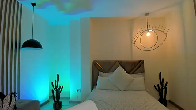 AliceHarper  online show from December 17, 6:45 pm