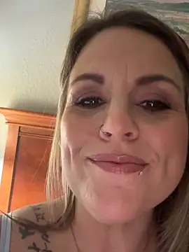 misssWet online show from February 25, 7:01 pm