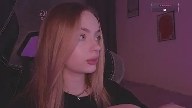 Snapshot of _MayShy_ chatting on September 8, 7:46 pm MayShy online show from September 8, 7:46 pm