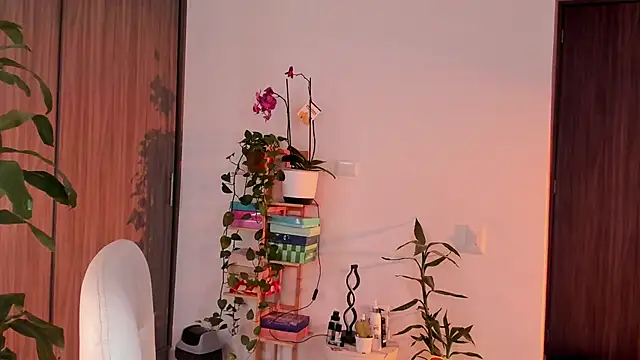 Snapshot of rossth1 chatting on October 10, 7:52 pm rossth1 online show from October 10, 7:52 pm