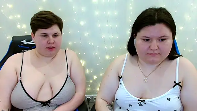 BeckyAndHellen online show from March 29, 12:15 pm