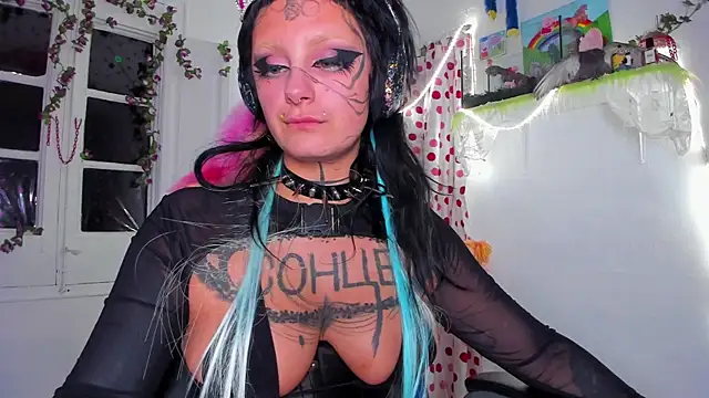 lady sontse  online show from November 27, 9:50 pm