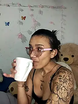 Yaumiko online show from February 18, 1:38 am