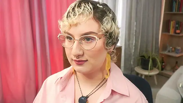 Ximenna Cruz online show from April 13, 7:14 pm