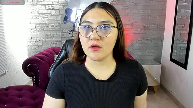 conniejames m online show from October 7, 12:31 pm