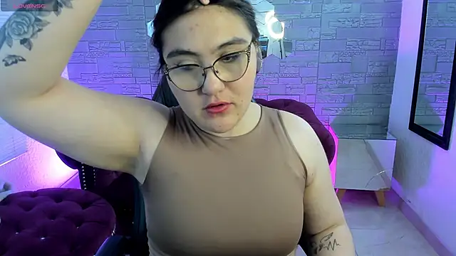 conniejames m online show from October 27, 12:44 pm