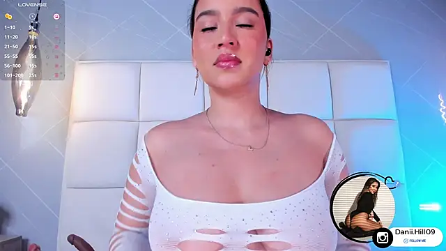 danii hill  online show from September 11, 4:35 am