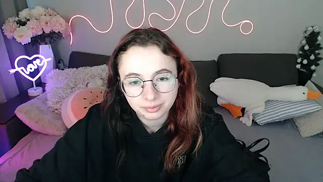 Mini Diva online show from April 3, 8:12 am