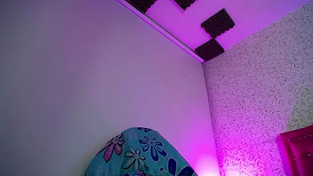 luly pink online show from March 11, 4:06 am