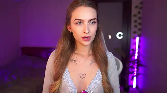 Snapshot of Kamila_icee chatting on September 16, 7:11 pm Kamila icee online show from September 16, 7:11 pm