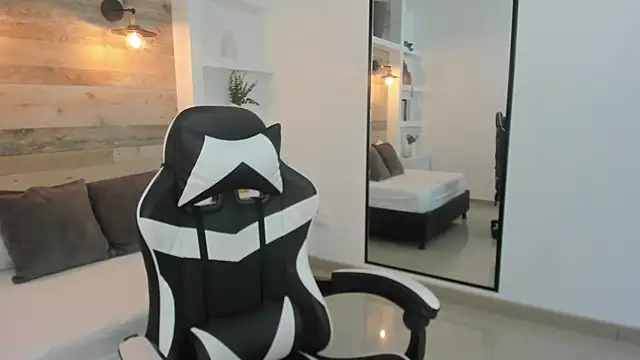 zoe danae  online show from February 27, 12:27 pm