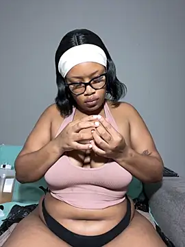 MimiCurves online show from November 15, 1:45 pm