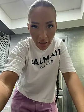 LovingBlondie online show from February 22, 6:47 am