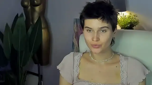 Snapshot of sarah_perfect chatting on October 9, 2:21 pm sarah perfect online show from October 9, 2:21 pm