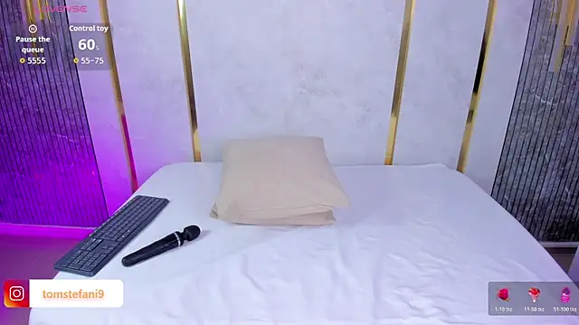 amor smith  online show from April 21, 3:13 am