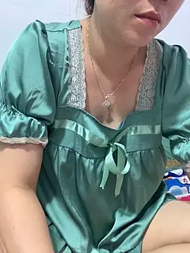 Snapshot of Baby-bigtits chatting on October 2, 1:27 pm Baby-bigtits online show from October 2, 1:27 pm