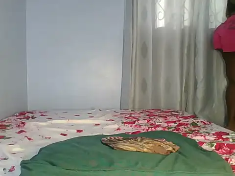 Snapshot of sandra_sauvage chatting on September 30, 4:51 am sandra sauvage online show from September 30, 4:51 am