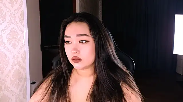 Erica Wayne online show from November 4, 9:36 am