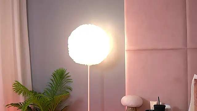 AlmaLuv online show from April 14, 3:50 am