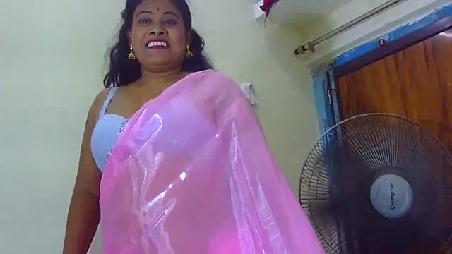 Snapshot of sexy_roma chatting on September 20, 4:49 pm sexy roma online show from September 20, 4:49 pm