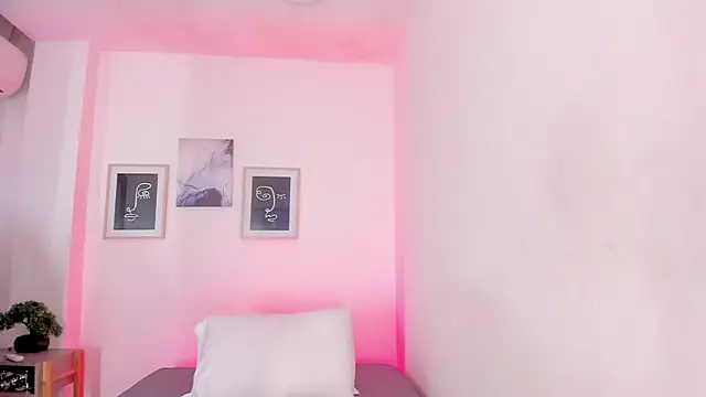 ellamontoya online show from January 8, 11:58 am