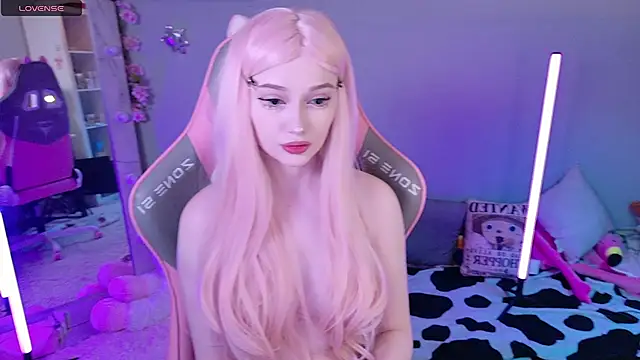 White kitty01 online show from April 16, 3:01 pm