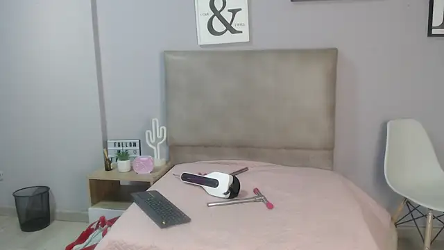 SophiaMeyerst online show from April 27, 1:30 pm