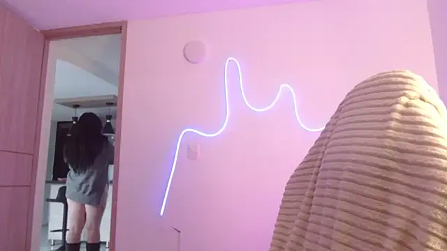 Layna cold online show from February 18, 12:48 pm