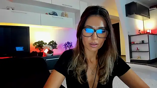 Snapshot of MissSmiley26 chatting on October 16, 8:00 pm MissSmiley26 online show from October 16, 8:00 pm