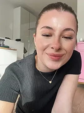 Mia-Minou online show from February 19, 2:27 pm