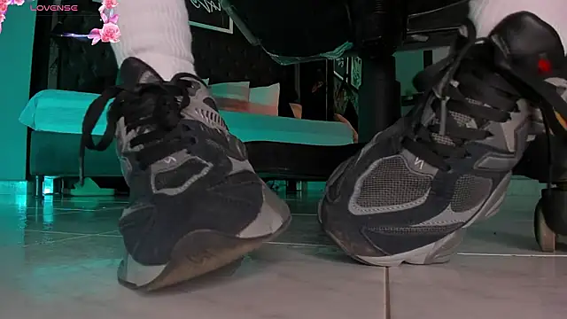 charlotte  grey online show from February 13, 8:10 pm