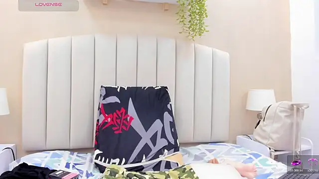 Mia thompson 19 online show from February 6, 10:24 pm