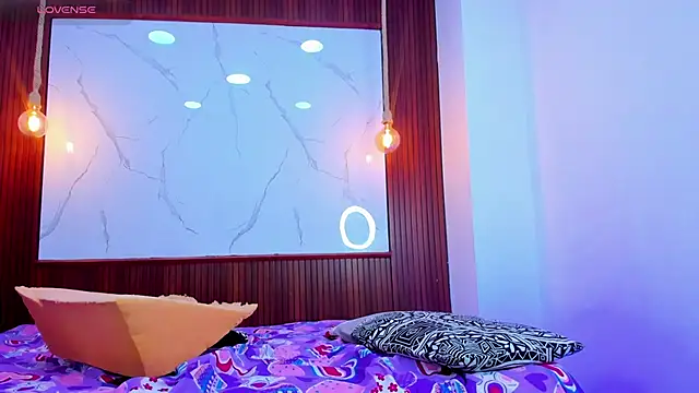 Mia thompson 19 online show from March 12, 8:00 pm