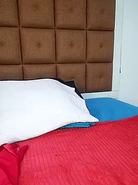 ELLA KELLY online show from September 30, 12:00 pm