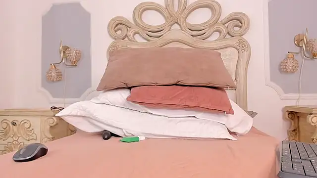 Sara  Williams online show from October 4, 3:45 am