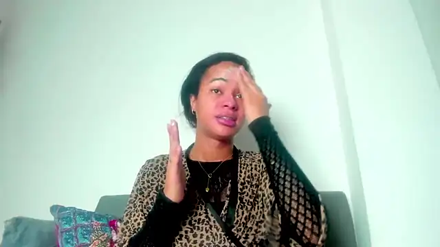 meghanSusexx online show from December 15, 6:40 am