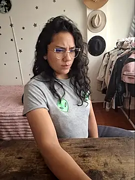 Thaliacooper  online show from November 25, 6:31 pm