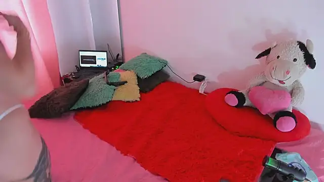 msschloee  online show from November 9, 7:21 pm