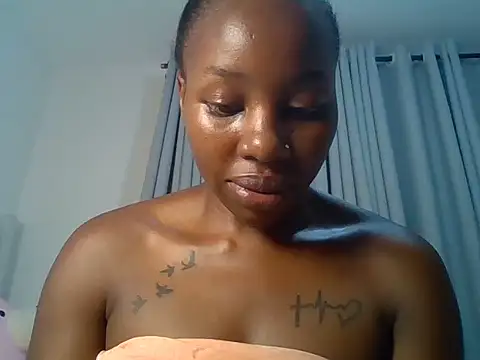 Queen loveer online show from June 15, 9:48 pm