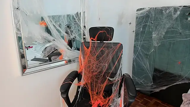 PandoraB  online show from October 29, 1:37 pm