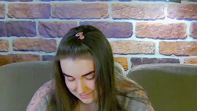 Sofia Hugs online show from May 8, 6:10 pm