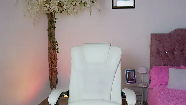Snapshot of thin_princess chatting on October 5, 1:54 am thin princess online show from October 5, 1:54 am