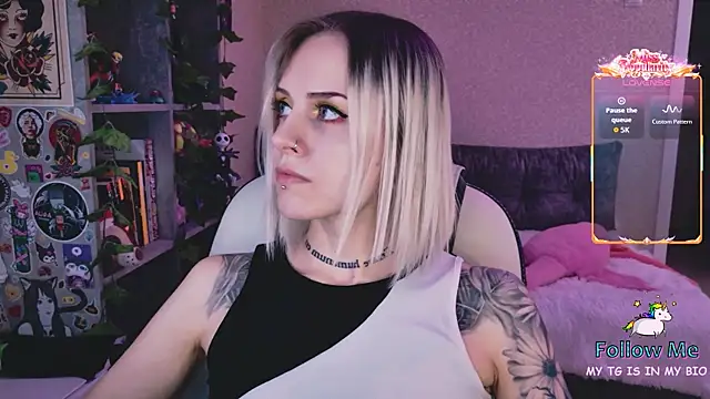 NaniMoore online show from February 21, 5:02 pm