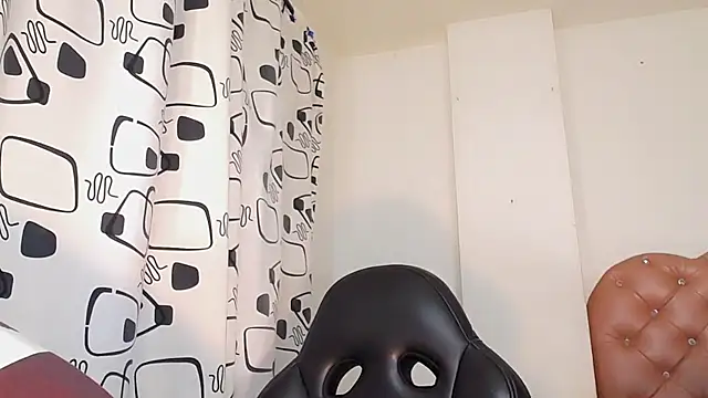 Snapshot of Aslhy_Goddessx chatting on October 5, 8:58 pm Aslhy Goddessx online show from October 5, 8:58 pm