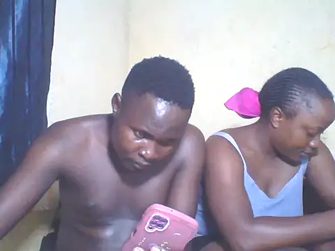 Snapshot of Dark_Queenchocolate chatting on October 19, 8:33 pm Dark Queenchocolate online show from October 19, 8:33 pm