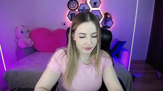 SabrinViolet online show from April 4, 8:24 am