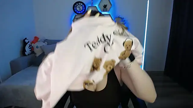 SabrinViolet online show from March 16, 9:24 am