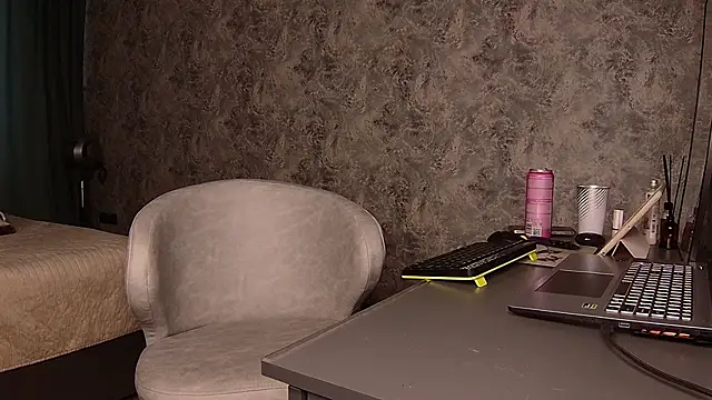 eelizabeth online show from February 10, 6:05 am