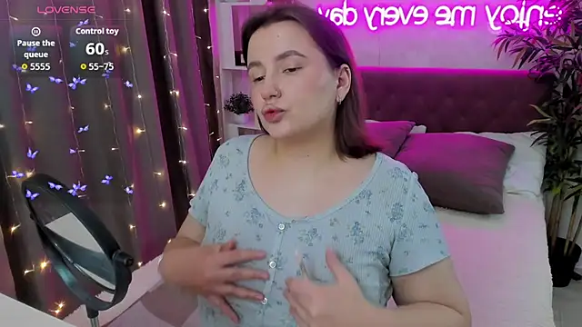 Snapshot of FeralPeach chatting on October 11, 5:34 am FeralPeach online show from October 11, 5:34 am