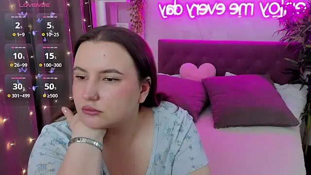 FeralPeach online show from March 22, 8:53 am